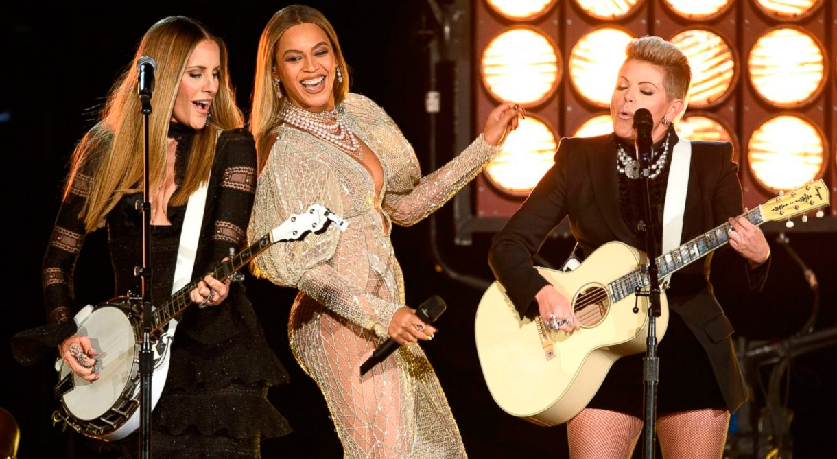 Beyoncé e Dixie Chicks no palco do CMA Awards 2016