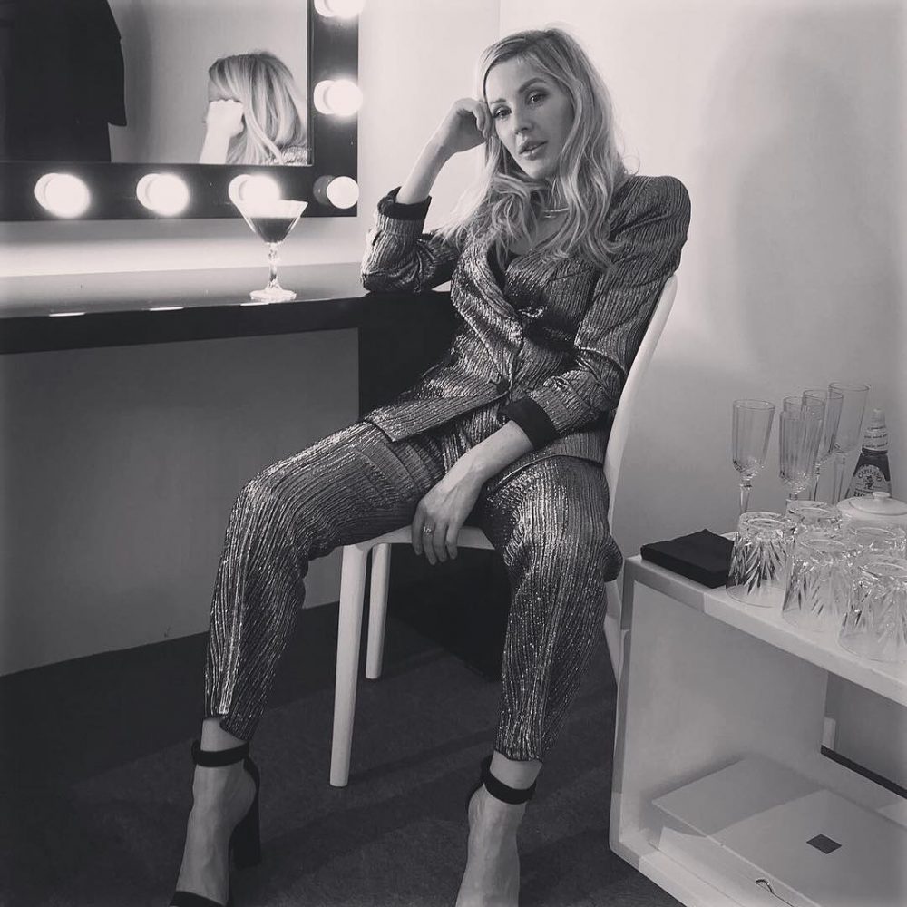 Look de Ellie Goulding - terno Isabel Marant metalizado