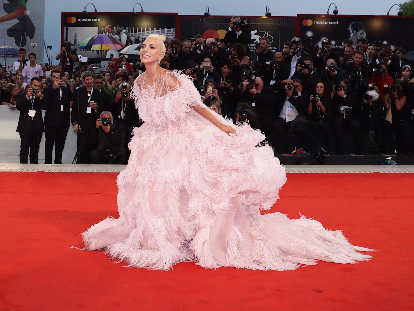 Lady Gaga, de Valentino @ Festival de Veneza 2018