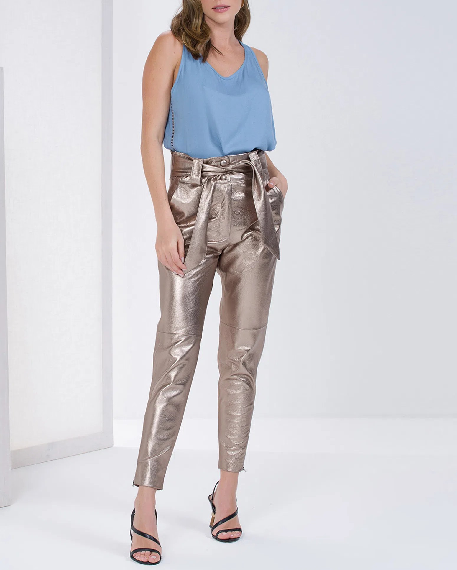 Calça metalizada Loft 747 - Onde comprar moda online