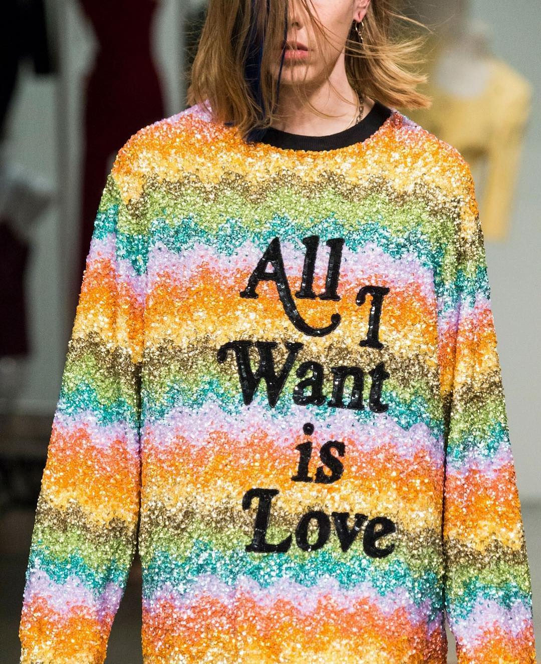 All I Want (For Christmas) Is Love, via look do Ashish.